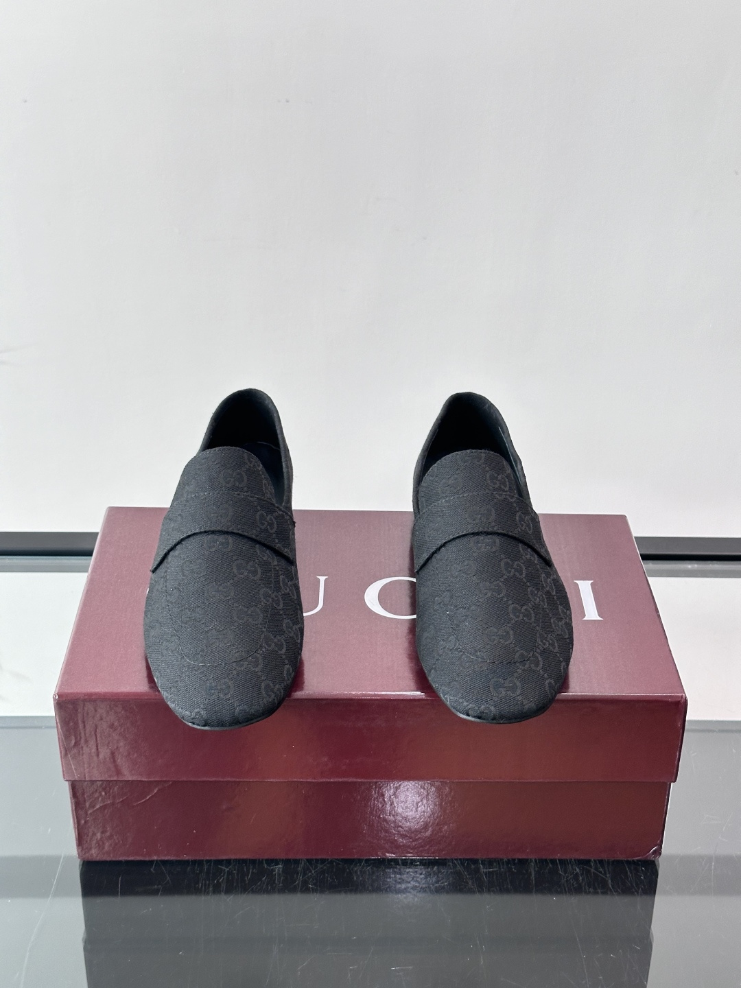 Gucci～经典老花皮鞋👞。原版印花牛皮打造，搭配牛皮内里，注塑成型特制牛皮垫，真皮大底，超精车线，尽显高档奢华，时尚必