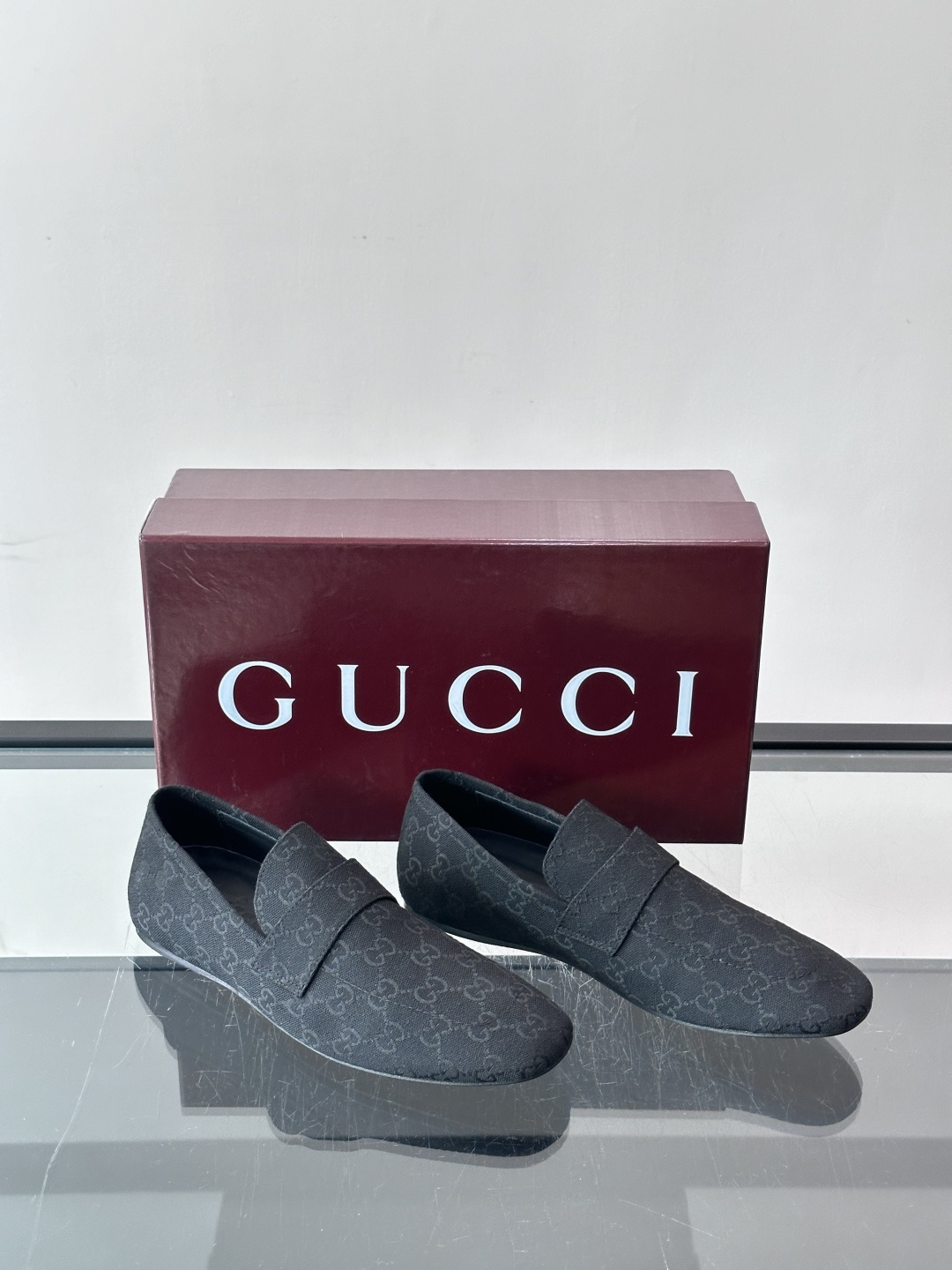 Gucci～经典老花皮鞋👞。原版印花牛皮打造，搭配牛皮内里，注塑成型特制牛皮垫，真皮大底，超精车线，尽显高档奢华，时尚必