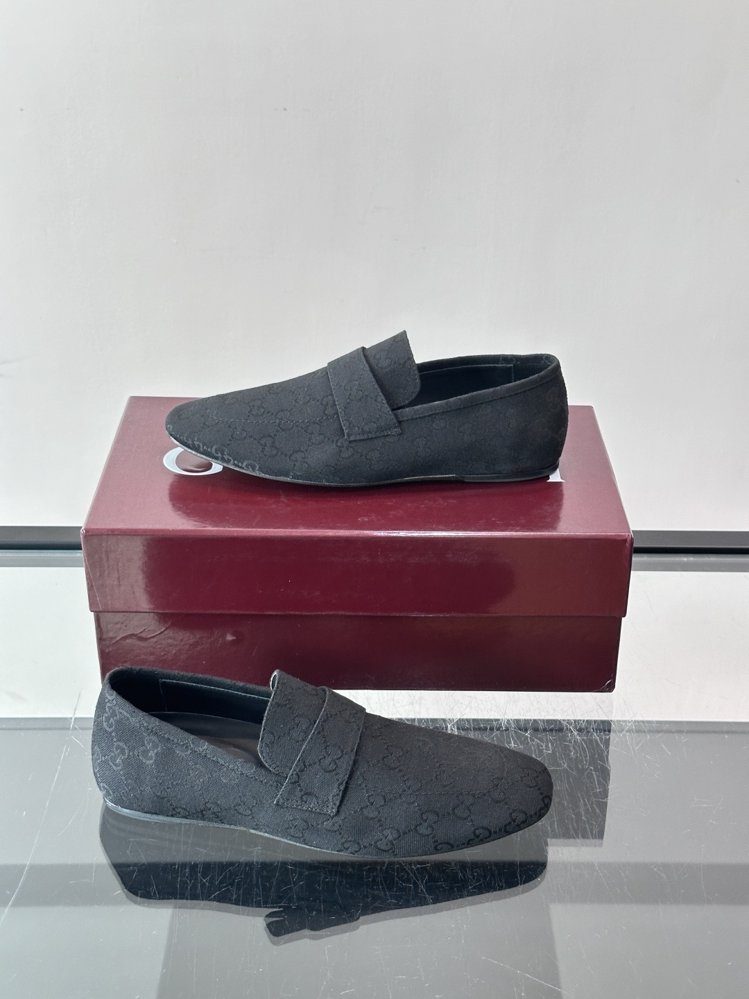 Gucci～经典老花皮鞋👞。原版印花牛皮打造，搭配牛皮内里，注塑成型特制牛皮垫，真皮大底，超精车线，尽显高档奢华，时尚必