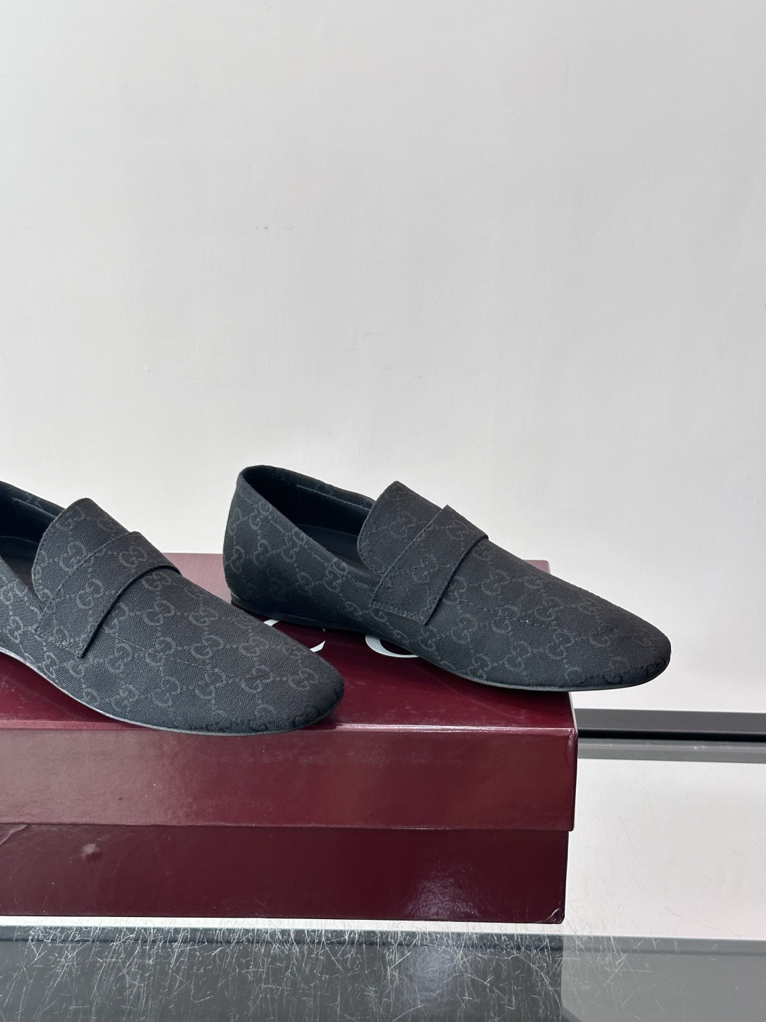 Gucci～经典老花皮鞋👞。原版印花牛皮打造，搭配牛皮内里，注塑成型特制牛皮垫，真皮大底，超精车线，尽显高档奢华，时尚必