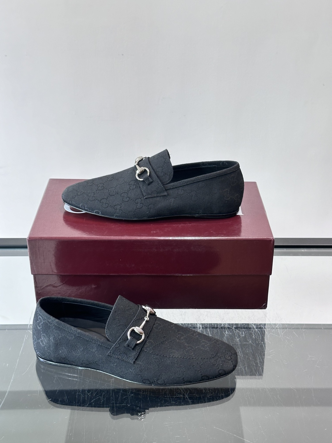 Gucci～经典老花皮鞋👞。原版印花牛皮打造，搭配牛皮内里，注塑成型特制牛皮垫，真皮大底，超精车线，尽显高档奢华，时尚必