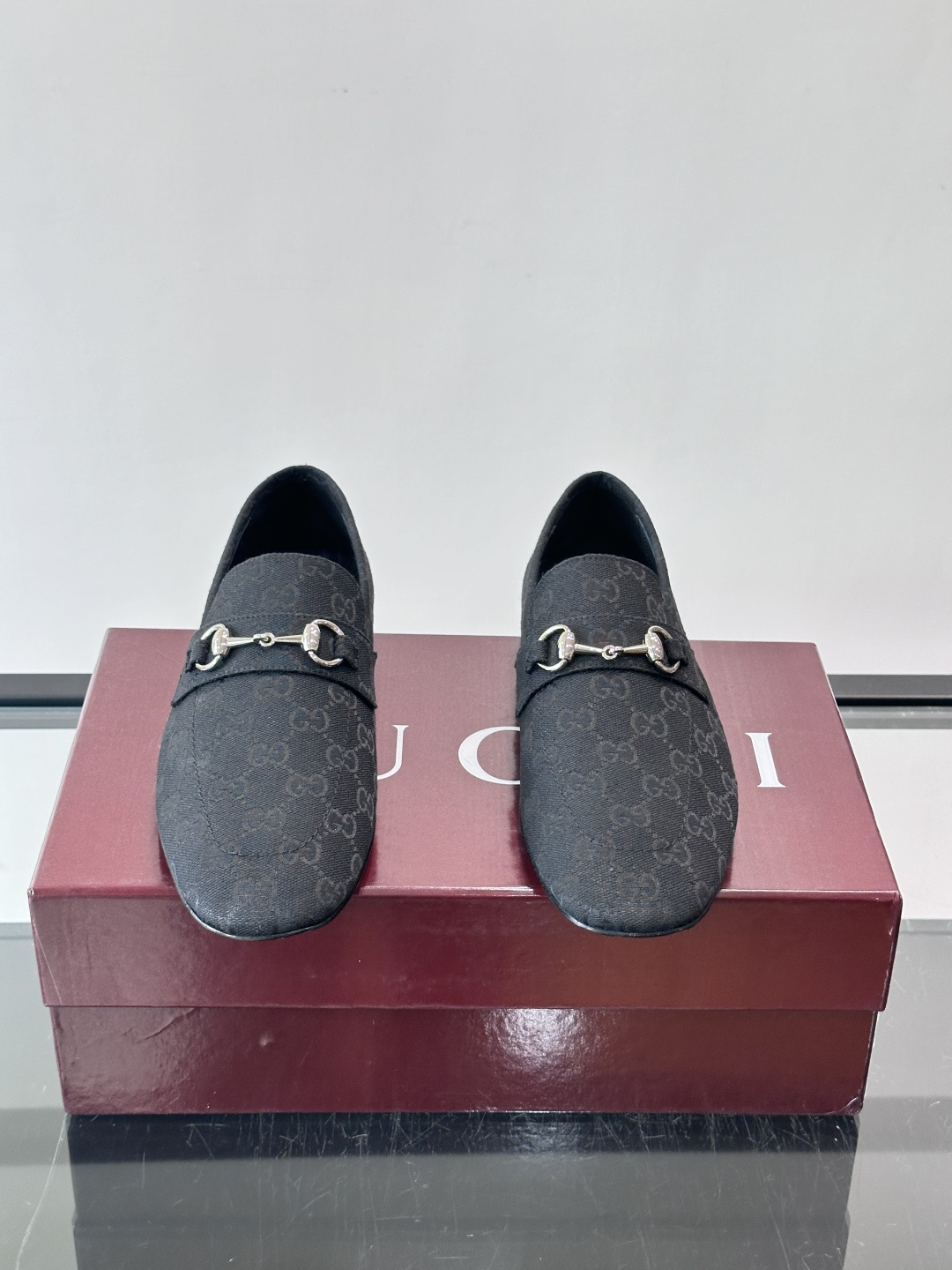 Gucci～经典老花皮鞋👞。原版印花牛皮打造，搭配牛皮内里，注塑成型特制牛皮垫，真皮大底，超精车线，尽显高档奢华，时尚必