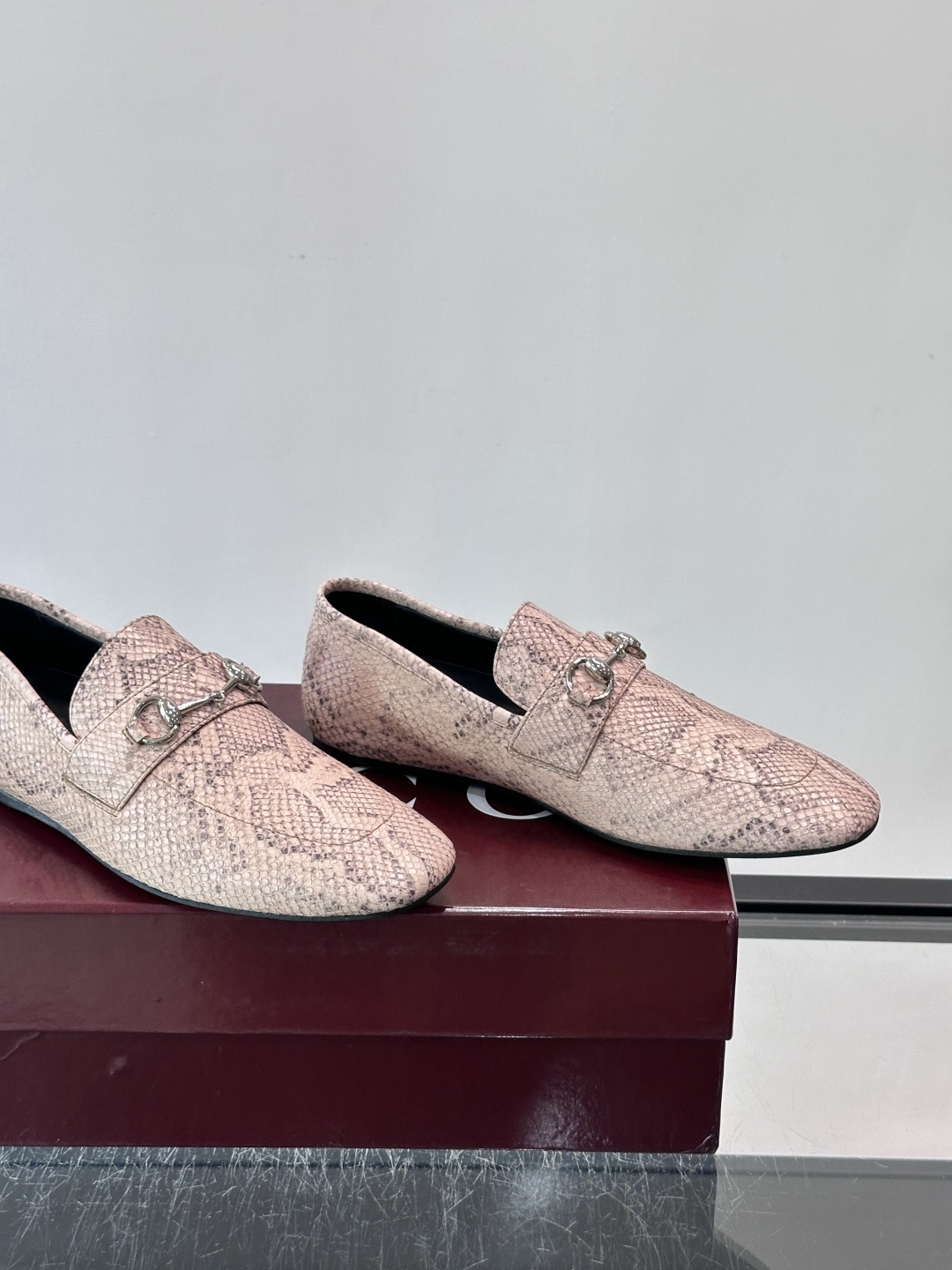 Gucci～经典老花皮鞋👞。原版印花牛皮打造，搭配牛皮内里，注塑成型特制牛皮垫，真皮大底，超精车线，尽显高档奢华，时尚必