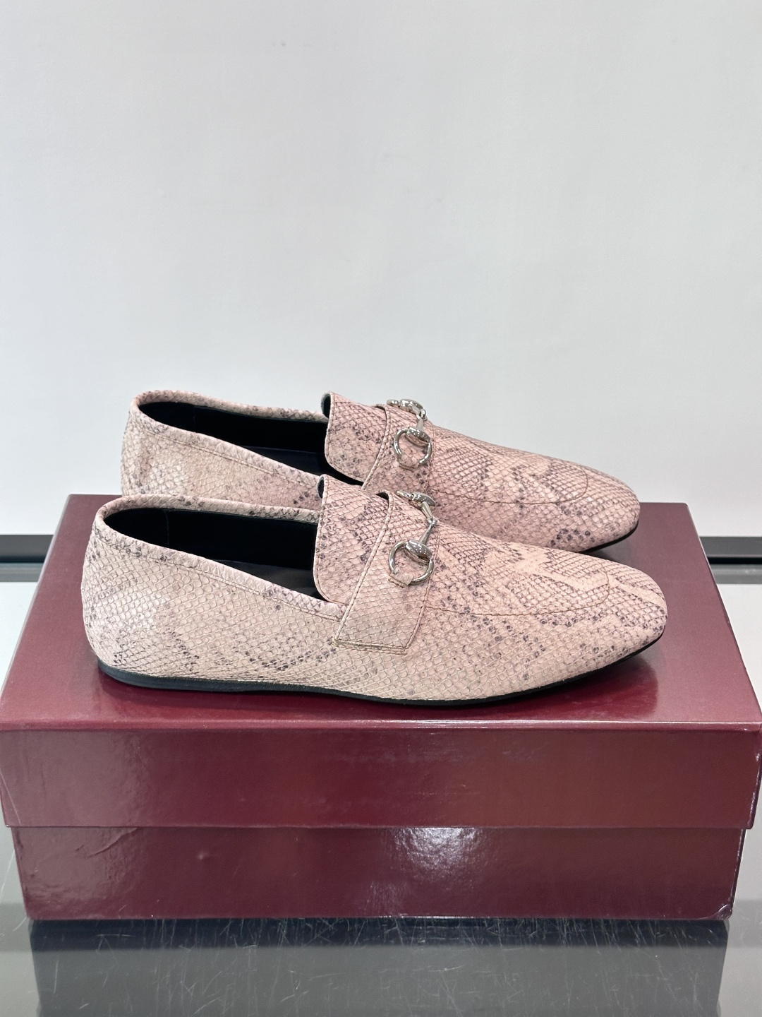 Gucci~经典老花皮鞋👞。原版印花牛皮打造,搭配牛皮内里,注塑成型特制牛皮垫,真皮大底,超精车线,尽显高档奢华,时尚必 Gucci~经典老花皮鞋👞。原版印花牛皮打造,搭配牛皮内里,注塑成型特制牛皮垫,真皮大底,超精车线,尽显高档奢华,时尚必