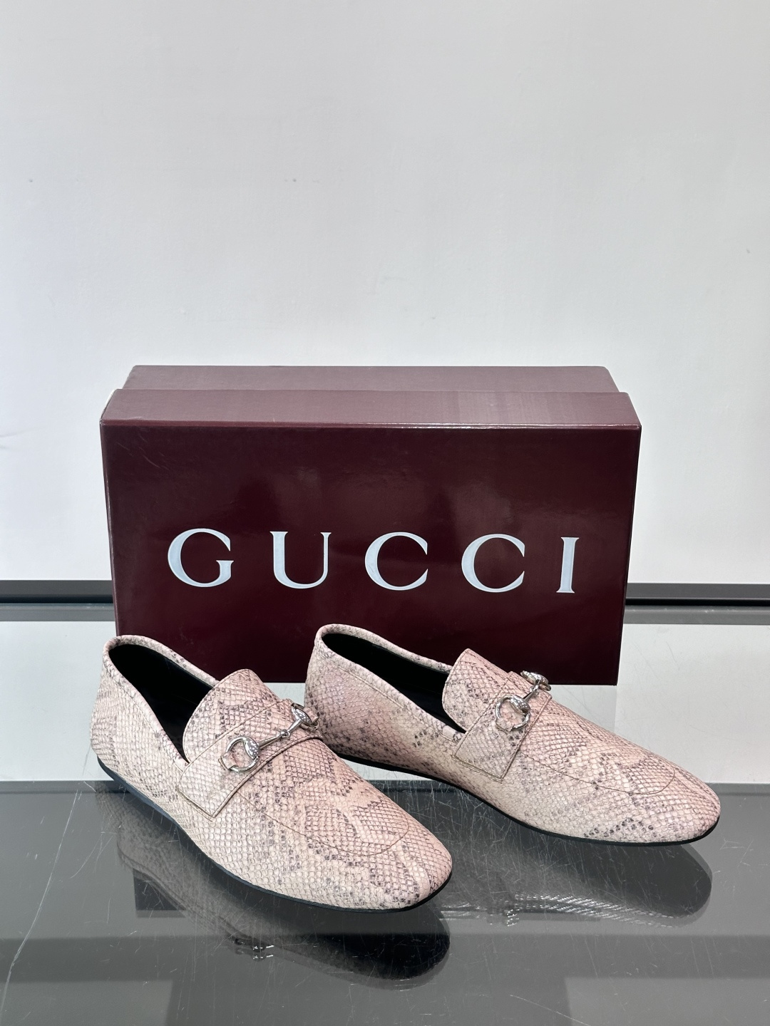 Gucci～经典老花皮鞋👞。原版印花牛皮打造，搭配牛皮内里，注塑成型特制牛皮垫，真皮大底，超精车线，尽显高档奢华，时尚必