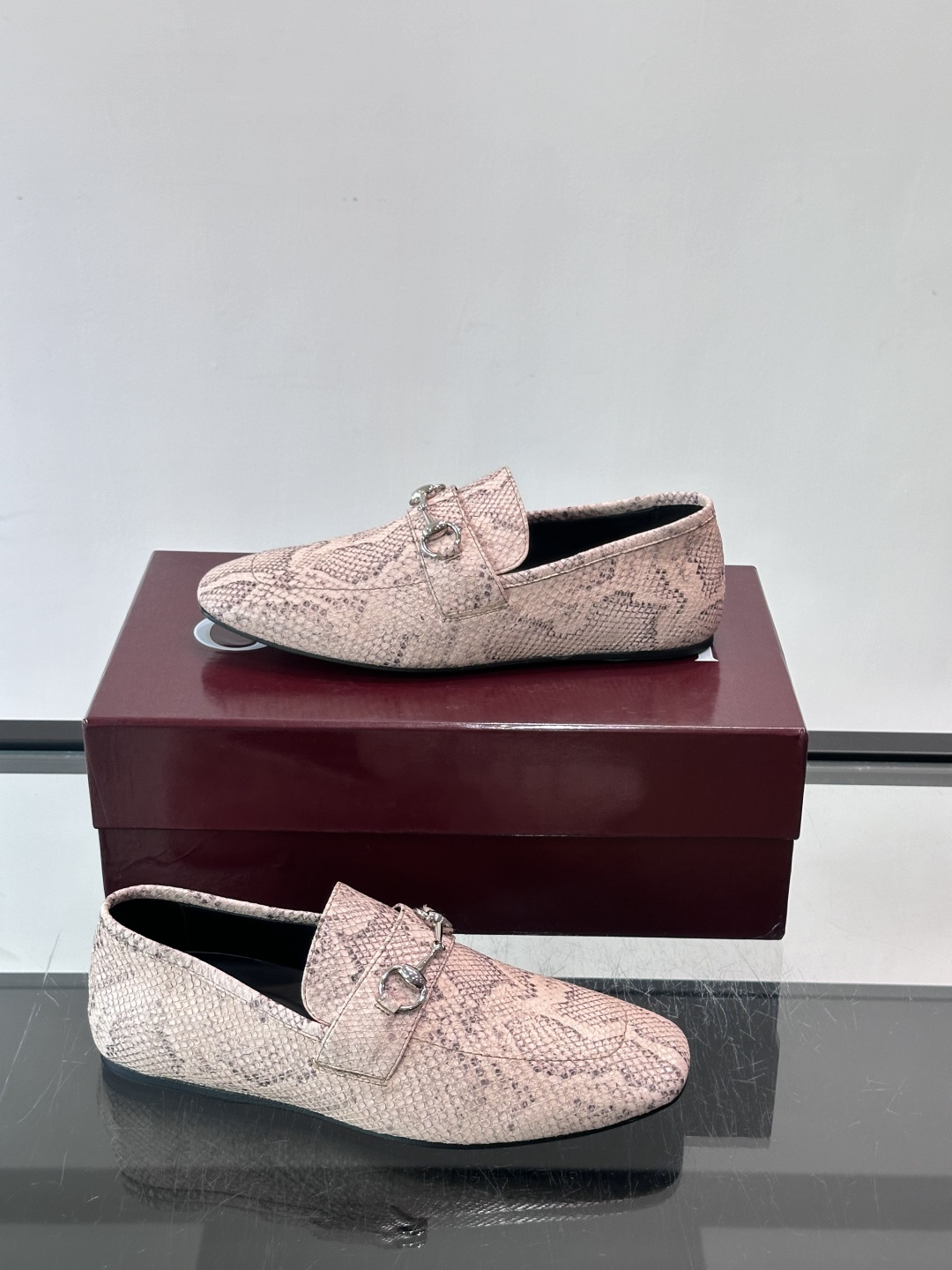 Gucci～经典老花皮鞋👞。原版印花牛皮打造，搭配牛皮内里，注塑成型特制牛皮垫，真皮大底，超精车线，尽显高档奢华，时尚必