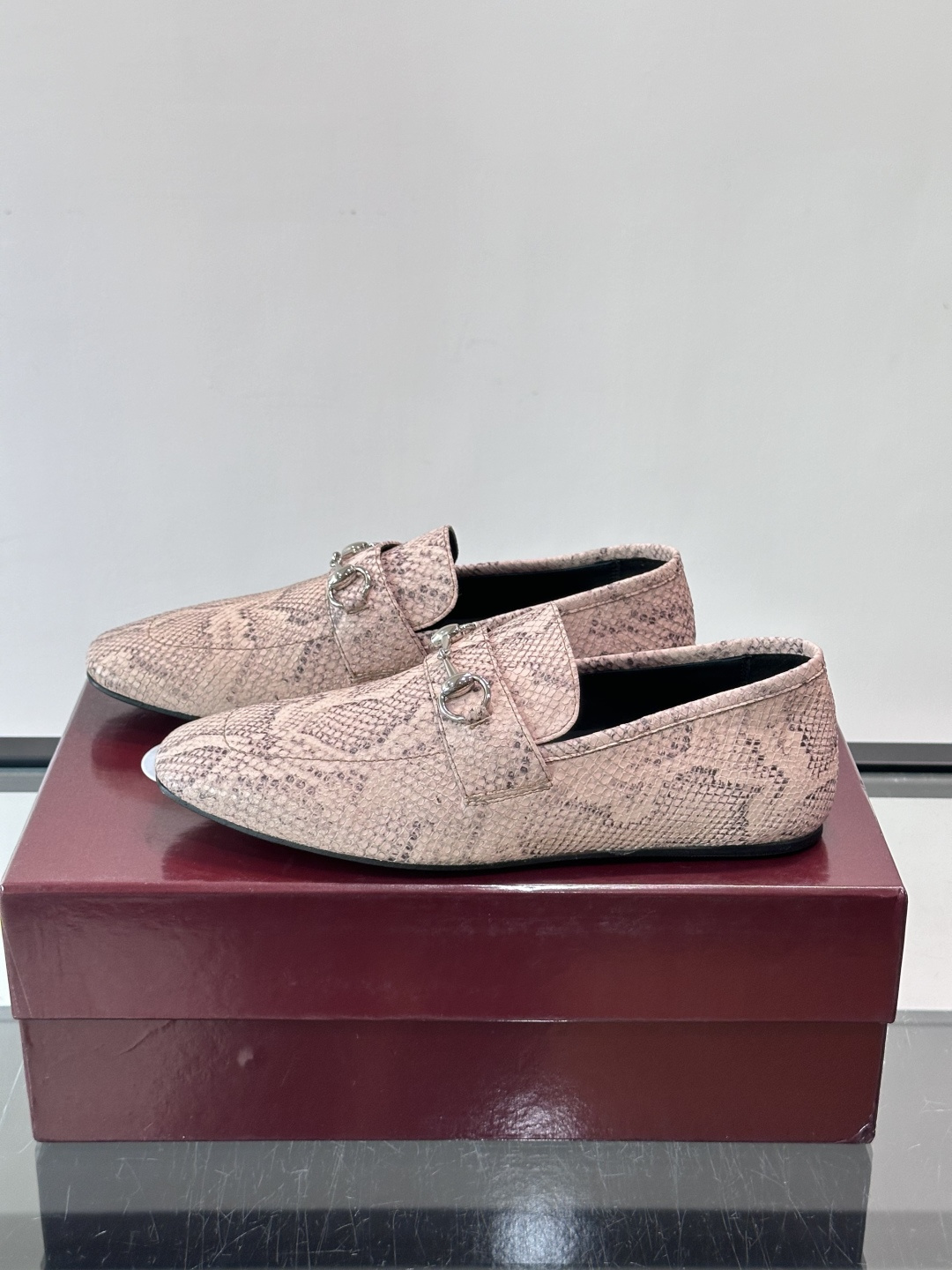 Gucci～经典老花皮鞋👞。原版印花牛皮打造，搭配牛皮内里，注塑成型特制牛皮垫，真皮大底，超精车线，尽显高档奢华，时尚必