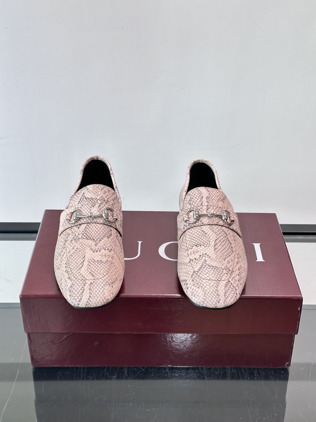 Gucci～经典老花皮鞋👞。原版印花牛皮打造，搭配牛皮内里，注塑成型特制牛皮垫，真皮大底，超精车线，尽显高档奢华，时尚必
