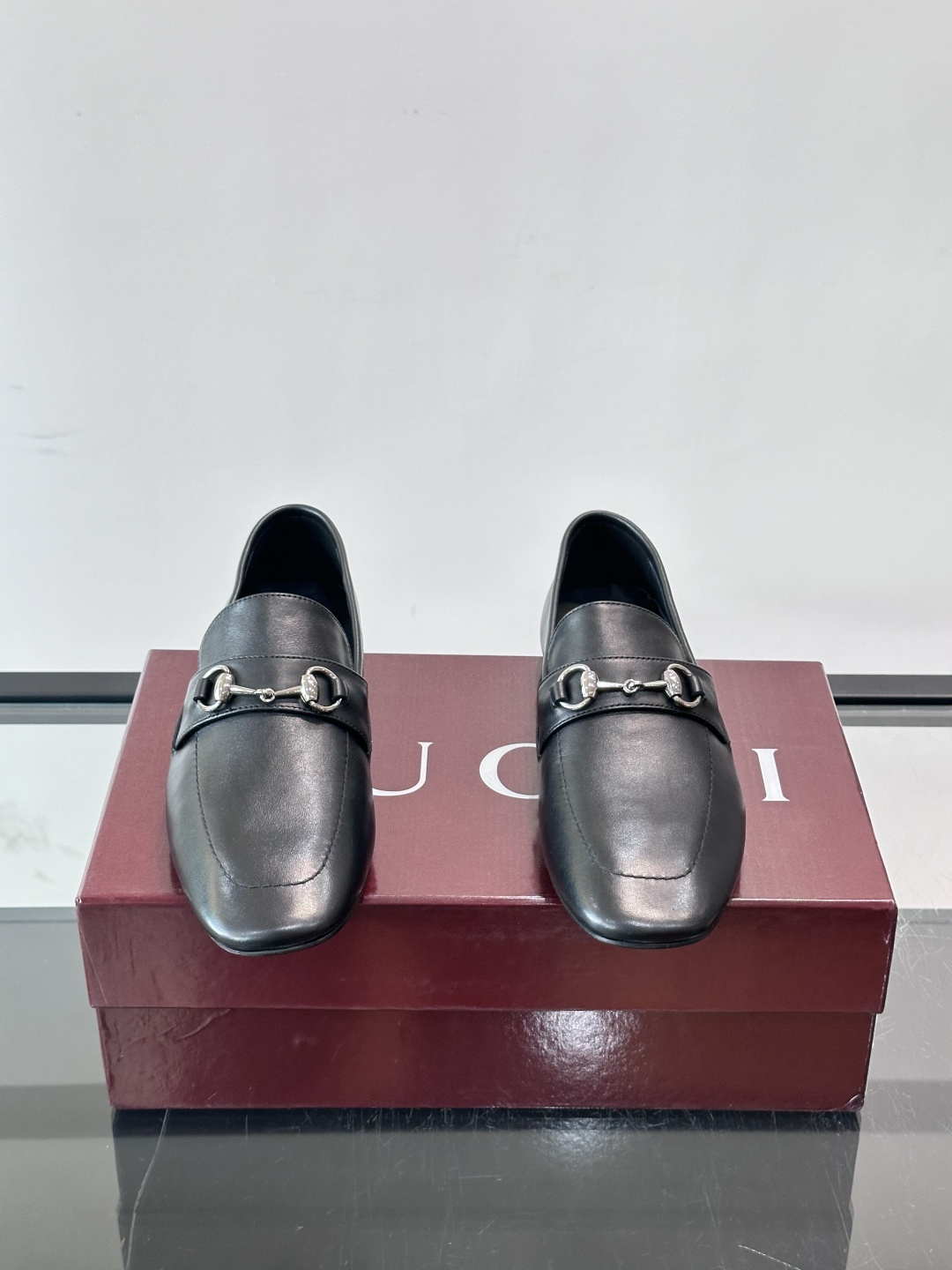 Gucci～经典老花皮鞋👞。原版印花牛皮打造，搭配牛皮内里，注塑成型特制牛皮垫，真皮大底，超精车线，尽显高档奢华，时尚必