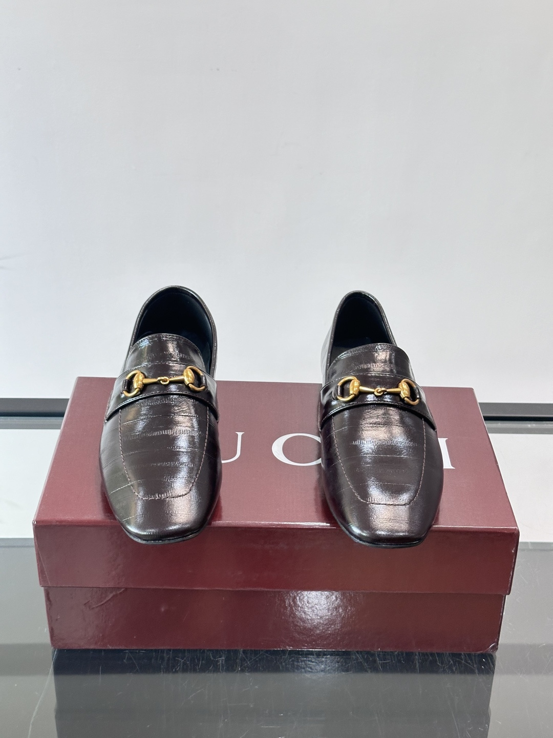 Gucci～经典老花皮鞋👞。原版印花牛皮打造，搭配牛皮内里，注塑成型特制牛皮垫，真皮大底，超精车线，尽显高档奢华，时尚必