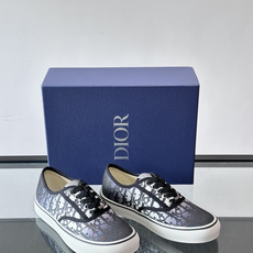 DIOR。Dioriviera Saltwind 运动鞋这款 Dior Saltwind 运动鞋来自 Diorivier DIOR。Dioriviera Saltwind 运动鞋这款 Dior Saltwind 运动鞋来自 Diorivier