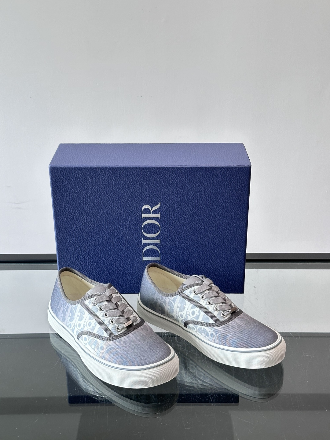 DIOR。Dioriviera Saltwind 运动鞋这款 Dior Saltwind 运动鞋来自 Diorivier DIOR。Dioriviera Saltwind 运动鞋这款 Dior Saltwind 运动鞋来自 Diorivier