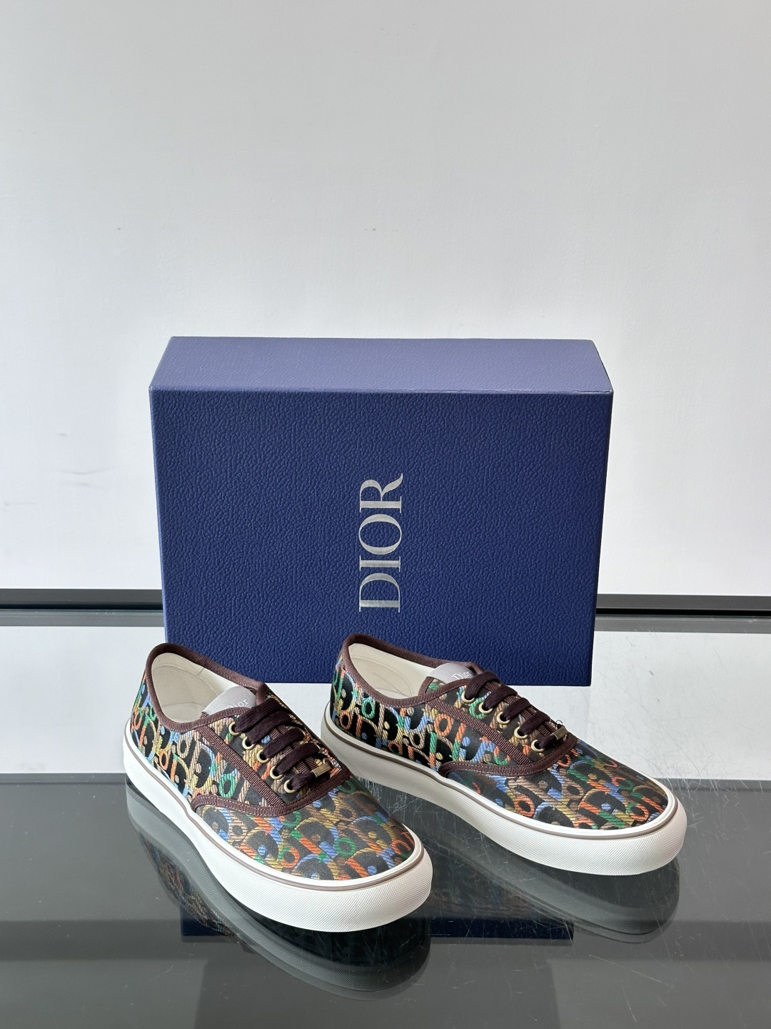 DIOR。Dioriviera Saltwind 运动鞋这款 Dior Saltwind 运动鞋来自 Diorivier DIOR。Dioriviera Saltwind 运动鞋这款 Dior Saltwind 运动鞋来自 Diorivier