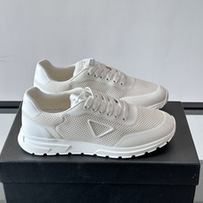 👟Prada男士休闲运动鞋,简约时尚,网布+皮革拼接,透气又有支撑力。橡胶鞋底防滑,日常穿搭或轻运动都OK!鞋侧低调Lo 👟Prada男士休闲运动鞋,简约时尚,网布+皮革拼接,透气又有支撑力。橡胶鞋底防滑,日常穿搭或轻运动都OK!鞋侧低调Lo