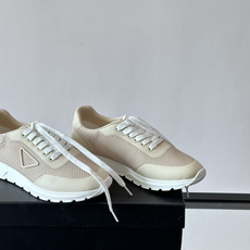 👟Prada男士休闲运动鞋,简约时尚,网布+皮革拼接,透气又有支撑力。橡胶鞋底防滑,日常穿搭或轻运动都OK!鞋侧低调Lo 👟Prada男士休闲运动鞋,简约时尚,网布+皮革拼接,透气又有支撑力。橡胶鞋底防滑,日常穿搭或轻运动都OK!鞋侧低调Lo