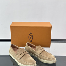 TOD’S/托德斯新款男士乐福休闲鞋,这款鞋选用翻毛皮制成,橡胶大底尽显品牌元素,轻松提升日常造型。原版1:1开发,优雅 TOD’S/托德斯新款男士乐福休闲鞋,这款鞋选用翻毛皮制成,橡胶大底尽显品牌元素,轻松提升日常造型。原版1:1开发,优雅