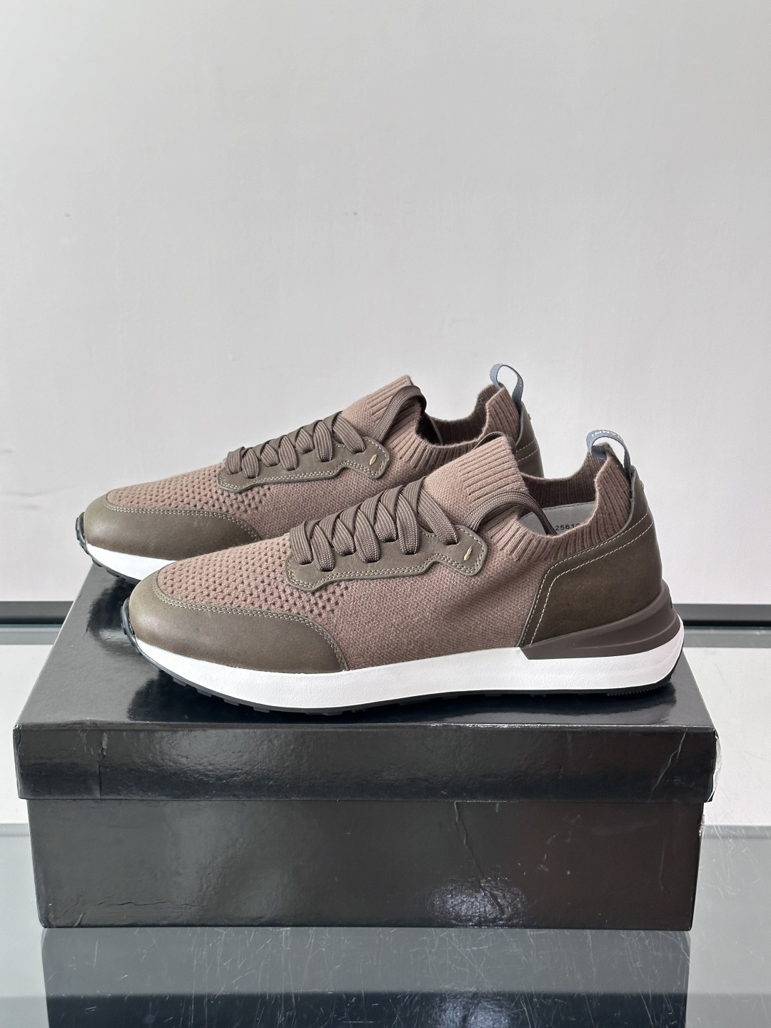 👟MAGNANNI西班牙🇪🇸品牌休闲飞织运动鞋👟主打透气舒适,飞织鞋面轻盈贴合,适合长时间穿着。厚底设计带来隐形增高效果 👟MAGNANNI西班牙🇪🇸品牌休闲飞织运动鞋👟主打透气舒适,飞织鞋面轻盈贴合,适合长时间穿着。厚底设计带来隐形增高效果