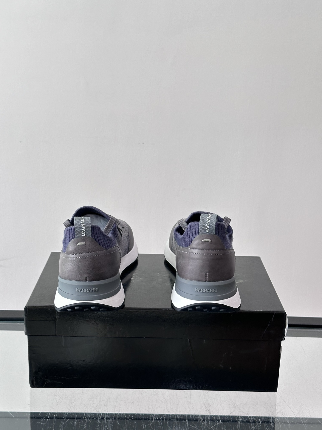 👟MAGNANNI西班牙🇪🇸品牌休闲飞织运动鞋👟主打透气舒适,飞织鞋面轻盈贴合,适合长时间穿着。厚底设计带来隐形增高效果 👟MAGNANNI西班牙🇪🇸品牌休闲飞织运动鞋👟主打透气舒适,飞织鞋面轻盈贴合,适合长时间穿着。厚底设计带来隐形增高效果