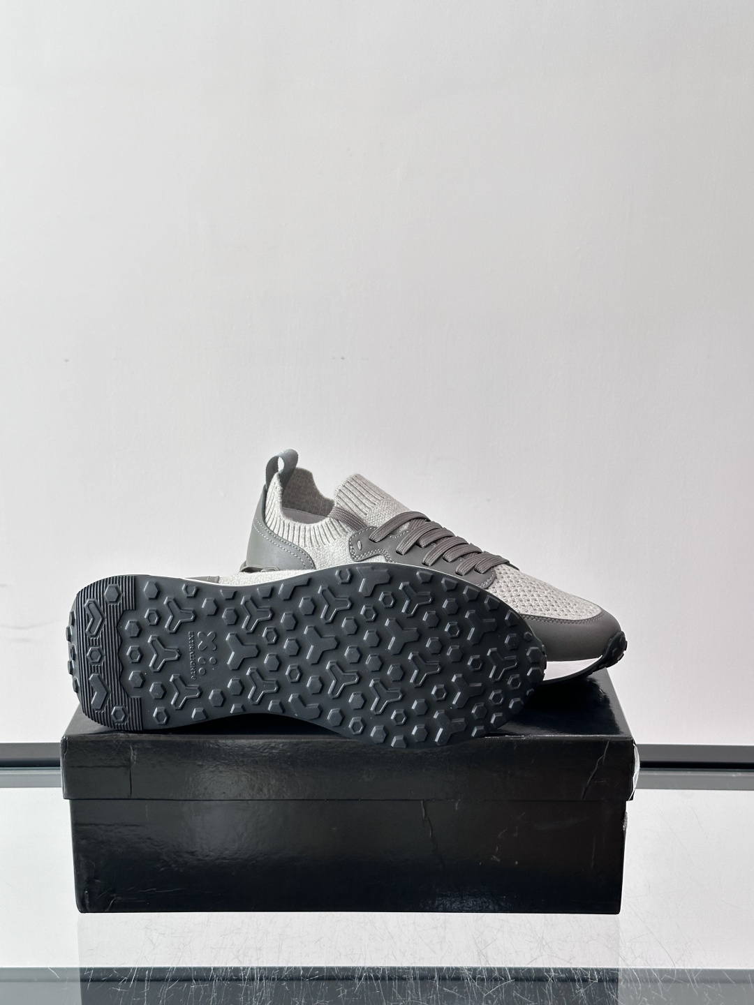 👟MAGNANNI西班牙🇪🇸品牌休闲飞织运动鞋👟主打透气舒适，飞织鞋面轻盈贴合，适合长时间穿着。厚底设计带来隐形增高效果