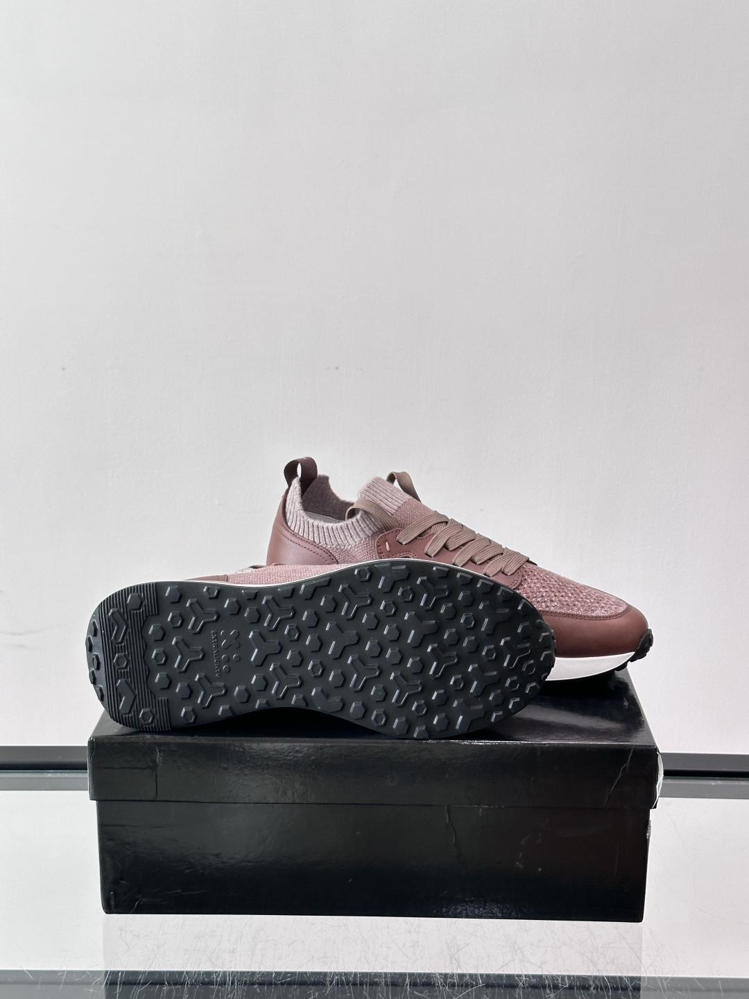 👟MAGNANNI西班牙🇪🇸品牌休闲飞织运动鞋👟主打透气舒适,飞织鞋面轻盈贴合,适合长时间穿着。厚底设计带来隐形增高效果 👟MAGNANNI西班牙🇪🇸品牌休闲飞织运动鞋👟主打透气舒适,飞织鞋面轻盈贴合,适合长时间穿着。厚底设计带来隐形增高效果