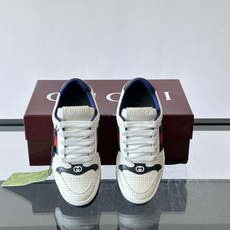 Gu~i🆕低帮运动鞋系列®复古小脏鞋〰️🔜这款运动鞋以70年代经典运动鞋为灵感原型🔸复古学院风款式与融入怀旧运动服风格的 Gu~i🆕低帮运动鞋系列®复古小脏鞋〰️🔜这款运动鞋以70年代经典运动鞋为灵感原型🔸复古学院风款式与融入怀旧运动服风格的