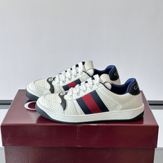 Gu~i🆕低帮运动鞋系列®复古小脏鞋〰️🔜这款运动鞋以70年代经典运动鞋为灵感原型🔸复古学院风款式与融入怀旧运动服风格的 Gu~i🆕低帮运动鞋系列®复古小脏鞋〰️🔜这款运动鞋以70年代经典运动鞋为灵感原型🔸复古学院风款式与融入怀旧运动服风格的