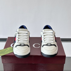 Gu~i🆕低帮运动鞋系列®复古小脏鞋〰️🔜这款运动鞋以70年代经典运动鞋为灵感原型🔸复古学院风款式与融入怀旧运动服风格的 Gu~i🆕低帮运动鞋系列®复古小脏鞋〰️🔜这款运动鞋以70年代经典运动鞋为灵感原型🔸复古学院风款式与融入怀旧运动服风格的