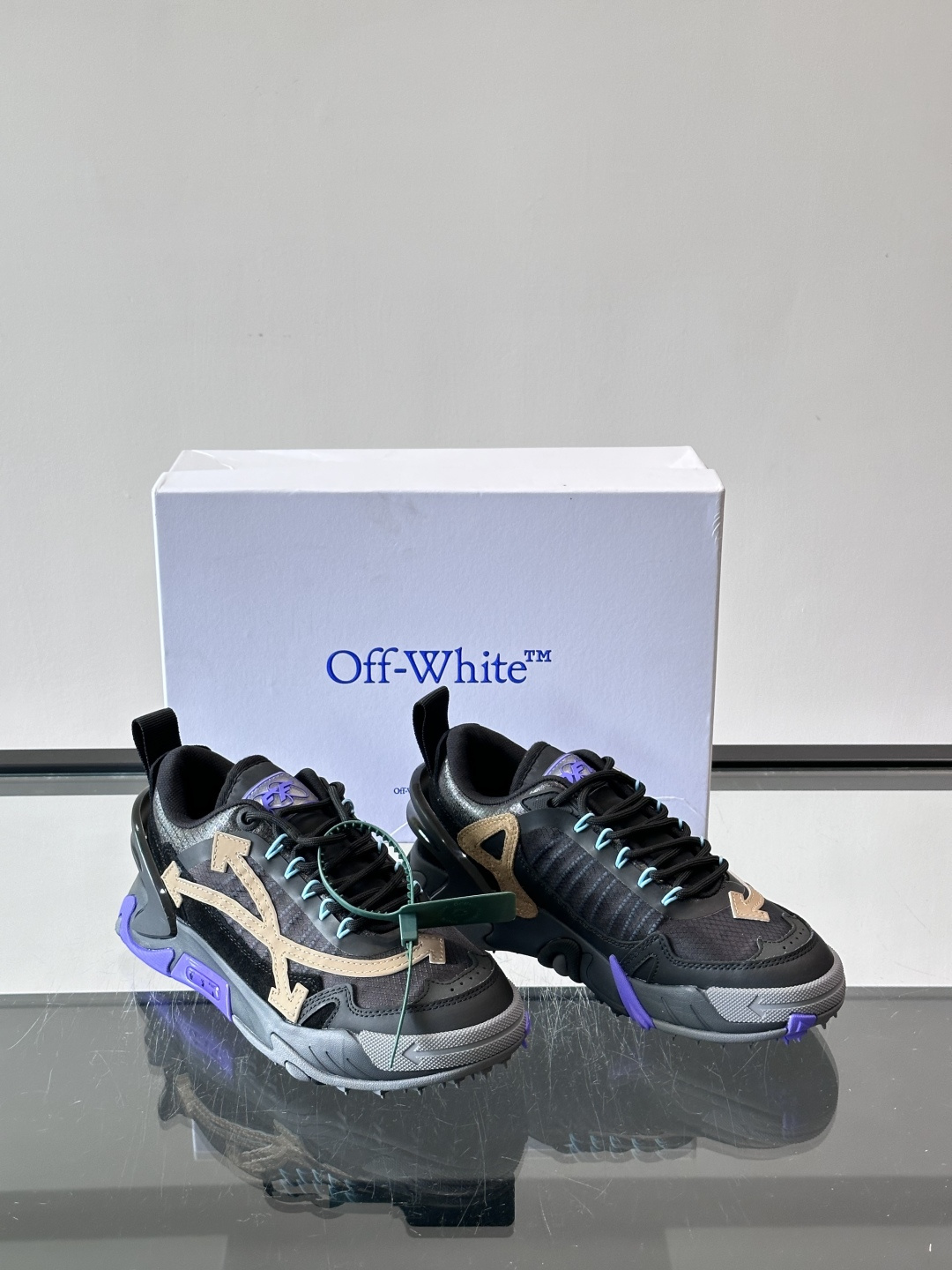 Off-White × Nike Air Max 90 情侣👫联名运动鞋,网面鞋身搭配撞色箭头绑带系统,透明蓝色 Off-White × Nike Air Max 90 情侣👫联名运动鞋,网面鞋身搭配撞色箭头绑带系统,透明蓝色