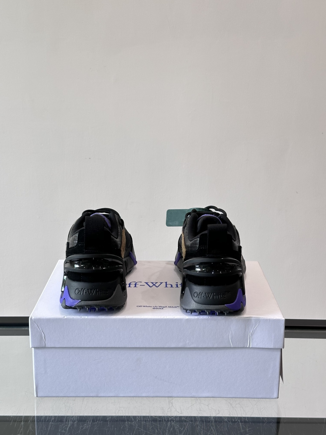 Off-White × Nike Air Max 90 情侣👫联名运动鞋,网面鞋身搭配撞色箭头绑带系统,透明蓝色 Off-White × Nike Air Max 90 情侣👫联名运动鞋,网面鞋身搭配撞色箭头绑带系统,透明蓝色