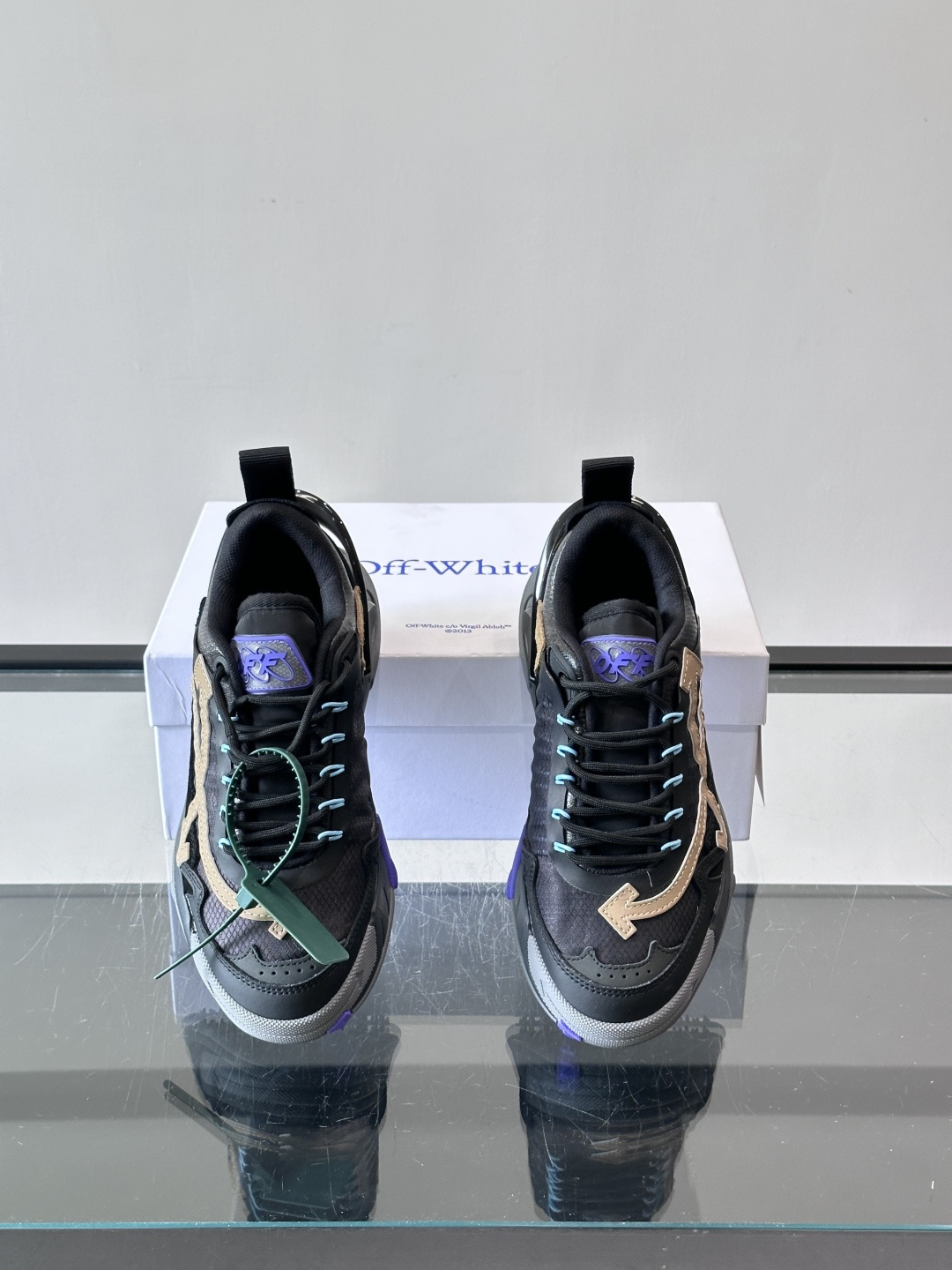 Off-White × Nike Air Max 90 情侣👫联名运动鞋,网面鞋身搭配撞色箭头绑带系统,透明蓝色 Off-White × Nike Air Max 90 情侣👫联名运动鞋,网面鞋身搭配撞色箭头绑带系统,透明蓝色