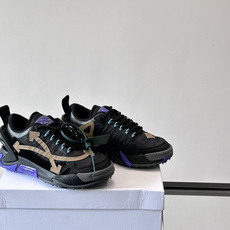Off-White × Nike Air Max 90 情侣👫联名运动鞋,网面鞋身搭配撞色箭头绑带系统,透明蓝色 Off-White × Nike Air Max 90 情侣👫联名运动鞋,网面鞋身搭配撞色箭头绑带系统,透明蓝色