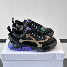 Off-White × Nike Air Max 90 情侣👫联名运动鞋,网面鞋身搭配撞色箭头绑带系统,透明蓝色 Off-White × Nike Air Max 90 情侣👫联名运动鞋,网面鞋身搭配撞色箭头绑带系统,透明蓝色