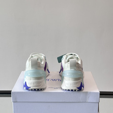 Off-White × Nike Air Max 90 情侣👫联名运动鞋,网面鞋身搭配撞色箭头绑带系统,透明蓝色 Off-White × Nike Air Max 90 情侣👫联名运动鞋,网面鞋身搭配撞色箭头绑带系统,透明蓝色