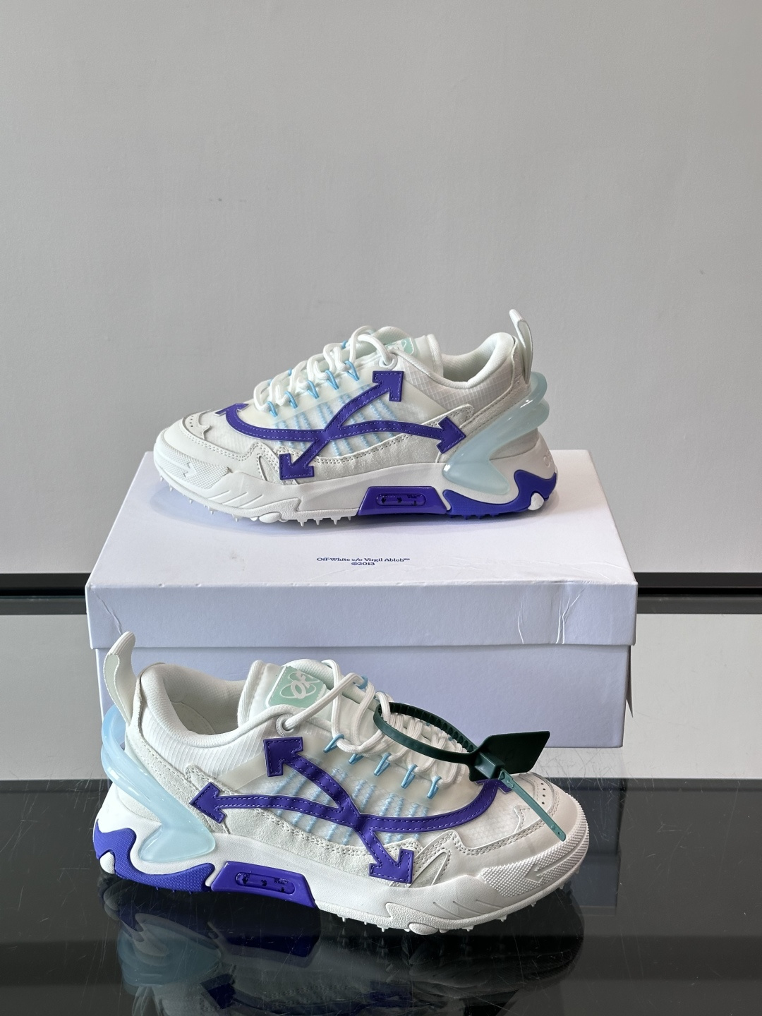 Off-White × Nike Air Max 90 情侣👫联名运动鞋,网面鞋身搭配撞色箭头绑带系统,透明蓝色 Off-White × Nike Air Max 90 情侣👫联名运动鞋,网面鞋身搭配撞色箭头绑带系统,透明蓝色