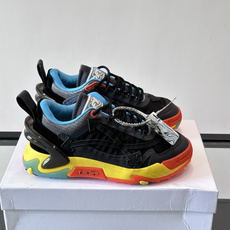 Off-White × Nike Air Max 90 情侣👫联名运动鞋,网面鞋身搭配撞色箭头绑带系统,透明蓝色 Off-White × Nike Air Max 90 情侣👫联名运动鞋,网面鞋身搭配撞色箭头绑带系统,透明蓝色