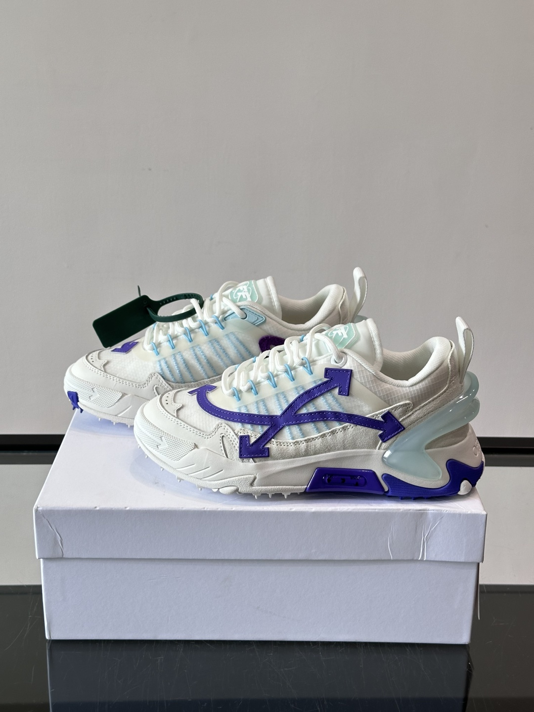 Off-White × Nike Air Max 90 情侣👫联名运动鞋,网面鞋身搭配撞色箭头绑带系统,透明蓝色 Off-White × Nike Air Max 90 情侣👫联名运动鞋,网面鞋身搭配撞色箭头绑带系统,透明蓝色