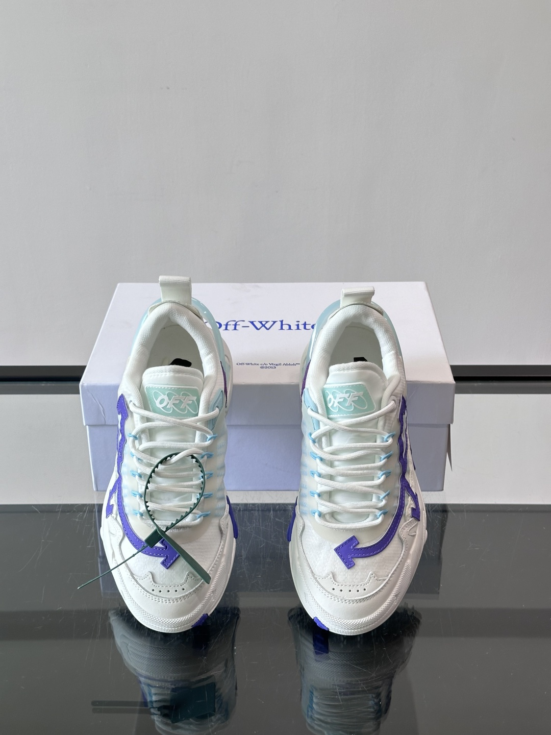 Off-White × Nike Air Max 90 情侣👫联名运动鞋,网面鞋身搭配撞色箭头绑带系统,透明蓝色 Off-White × Nike Air Max 90 情侣👫联名运动鞋,网面鞋身搭配撞色箭头绑带系统,透明蓝色