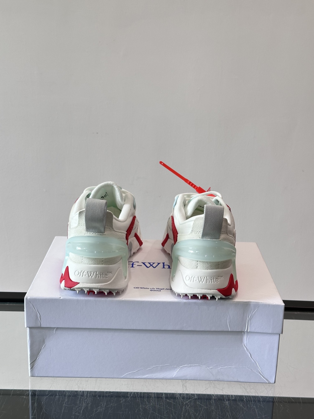 Off-White × Nike Air Max 90 情侣👫联名运动鞋,网面鞋身搭配撞色箭头绑带系统,透明蓝色 Off-White × Nike Air Max 90 情侣👫联名运动鞋,网面鞋身搭配撞色箭头绑带系统,透明蓝色