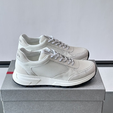 👟Prada男士休闲运动鞋,简约时尚,网布+皮革拼接,透气又有支撑力。橡胶鞋底防滑,日常穿搭或轻运动都OK!鞋侧低调Lo 👟Prada男士休闲运动鞋,简约时尚,网布+皮革拼接,透气又有支撑力。橡胶鞋底防滑,日常穿搭或轻运动都OK!鞋侧低调Lo