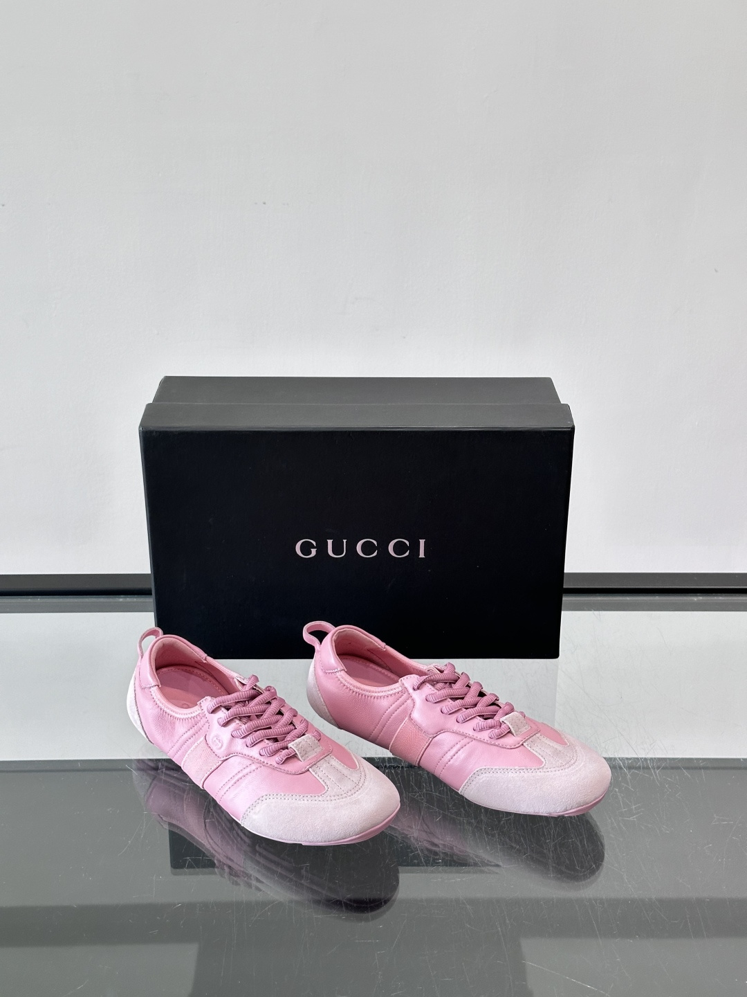 Gucci 最新款 Flex系列情侣款运动鞋Generation Gucci系列深入探索品牌典藏元素 将不同世代的设计 Gucci 最新款 Flex系列情侣款运动鞋Generation Gucci系列深入探索品牌典藏元素 将不同世代的设计