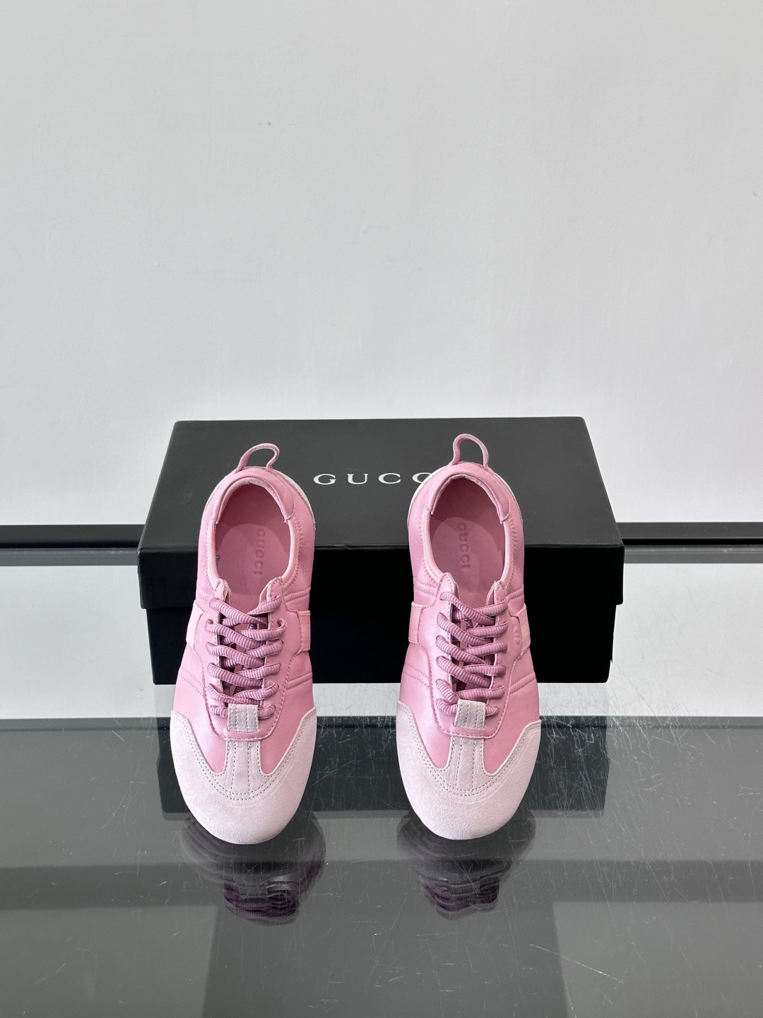 Gucci 最新款 Flex系列情侣款运动鞋Generation Gucci系列深入探索品牌典藏元素 将不同世代的设计 Gucci 最新款 Flex系列情侣款运动鞋Generation Gucci系列深入探索品牌典藏元素 将不同世代的设计