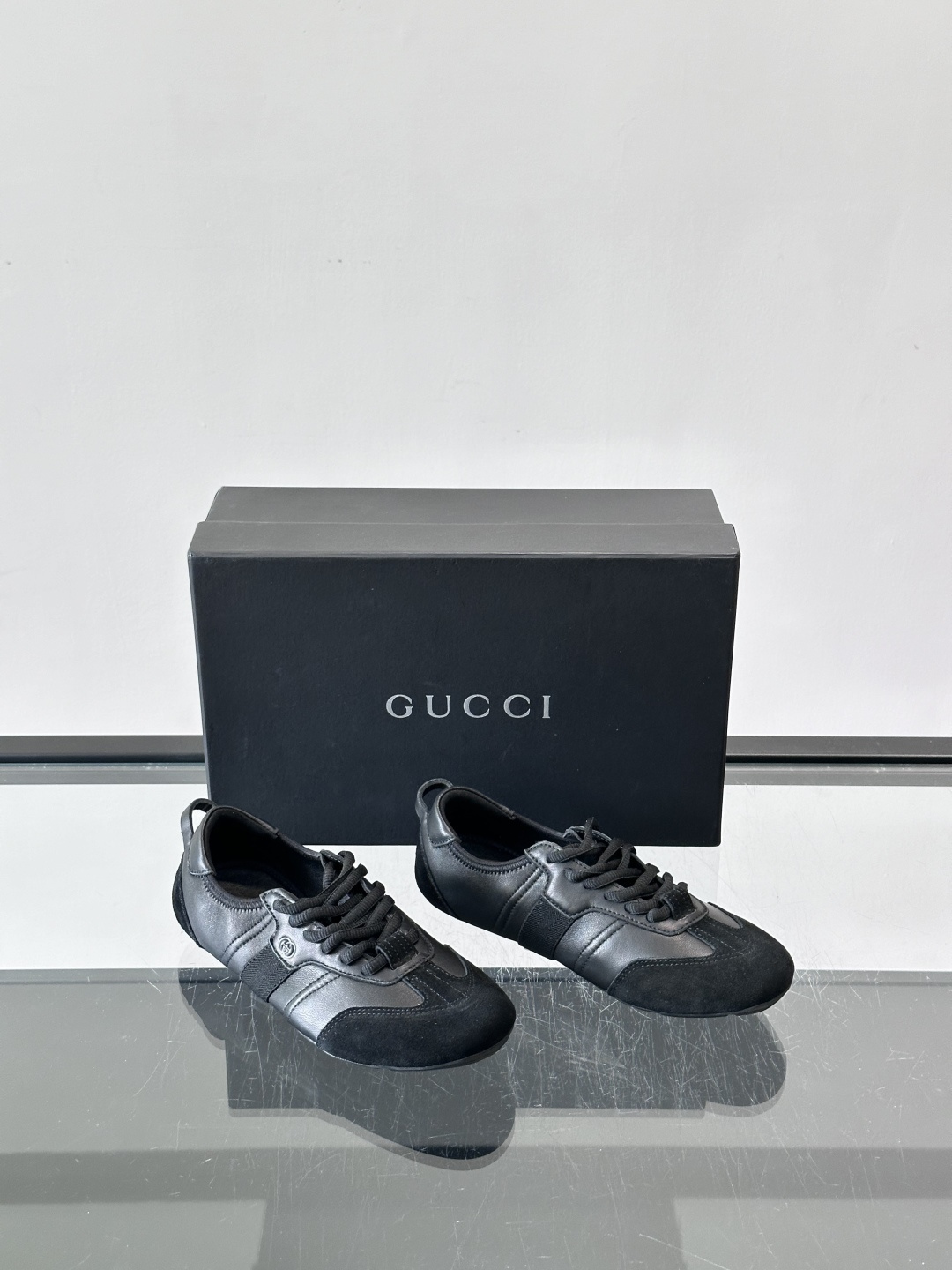 Gucci 最新款 Flex系列情侣款运动鞋Generation Gucci系列深入探索品牌典藏元素 将不同世代的设计 Gucci 最新款 Flex系列情侣款运动鞋Generation Gucci系列深入探索品牌典藏元素 将不同世代的设计