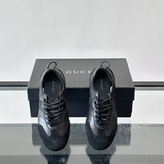 Gucci 最新款 Flex系列情侣款运动鞋Generation Gucci系列深入探索品牌典藏元素 将不同世代的设计 Gucci 最新款 Flex系列情侣款运动鞋Generation Gucci系列深入探索品牌典藏元素 将不同世代的设计