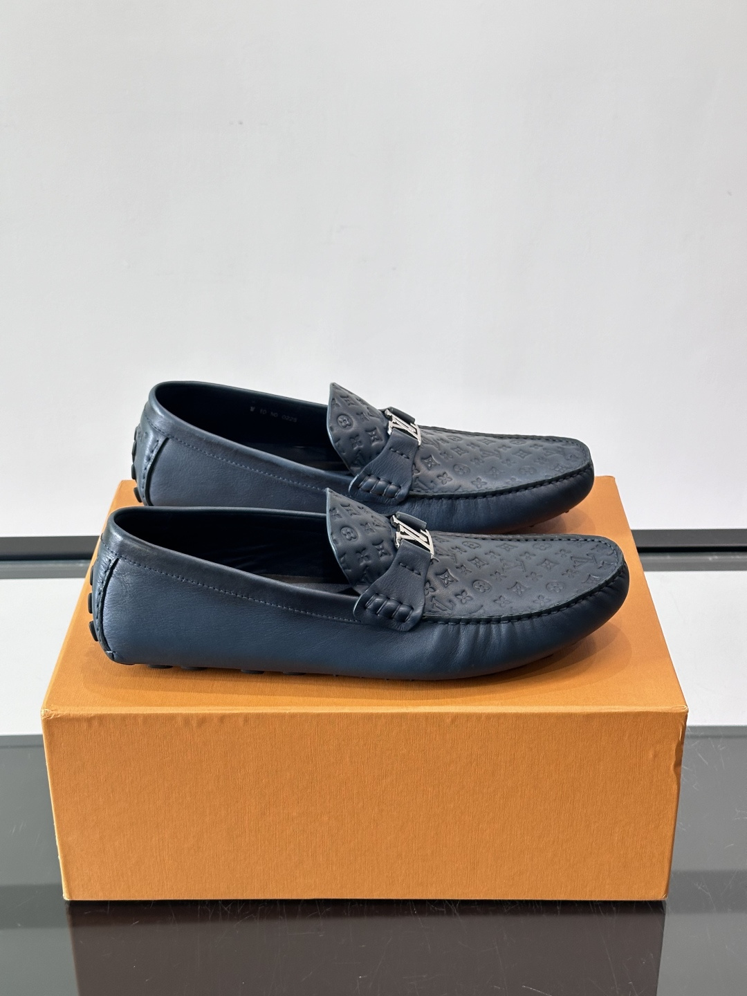 NO:956506,'＊OUIS ＊UITTO＊' luxury products, men's casual beanie shoes, comfortable driving shoes, the unique brand logo is very recognizable, both the materials and details are high-quality, made of imported original printed leather, original outsole!  Size38-44 (customized at 45.46),19860909《＊OUIS ＊UITTO＊》奢品,男士休闲豆豆鞋鞋,舒适驾车鞋,独特的品牌Logo 很有辨识度,无论材质还是细节均为精品,选用进口原版印花皮革打造,原版大底！ Size38-44（45.46定做）,,Men's shoes