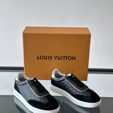 LV FLASH 运动鞋本款 LV Flash 运动鞋为绒面牛皮革压印 Nano Monogram 图案,以流畅线条勾勒 LV FLASH 运动鞋本款 LV Flash 运动鞋为绒面牛皮革压印 Nano Monogram 图案,以流畅线条勾勒