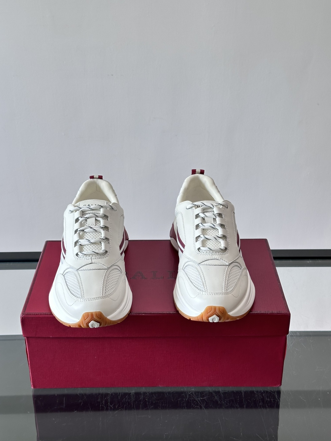 👟BALLY男士休闲运动鞋，鞋面采用优质牛皮，颜色鞋底点缀，简约又有层次感✨。厚底设计，穿着舒适还能悄悄增高，日常通勤、