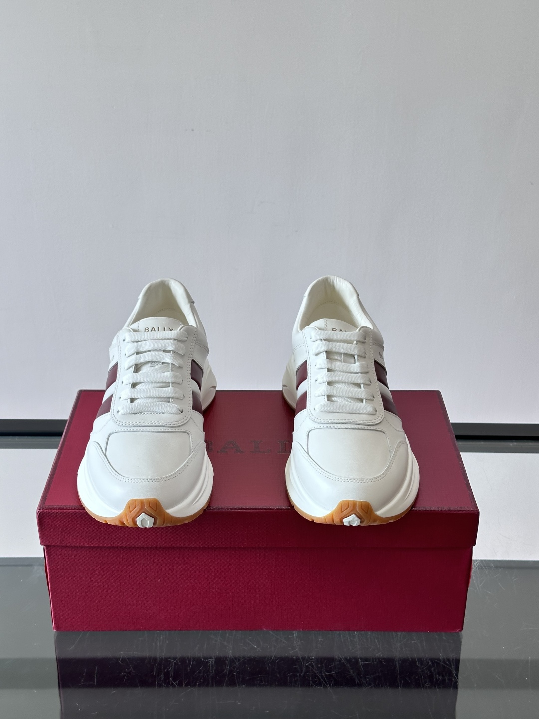 👟BALLY男士休闲运动鞋，鞋面采用优质牛皮，颜色鞋底点缀，简约又有层次感✨。厚底设计，穿着舒适还能悄悄增高，日常通勤、