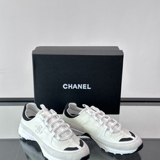 Chanel 🔥新款运动鞋|配色美到犯规了👍圈粉这双鞋子了,脚感真的很舒服很舒服😌真的很好看。这款经典设计 鞋面多种工艺 Chanel 🔥新款运动鞋|配色美到犯规了👍圈粉这双鞋子了,脚感真的很舒服很舒服😌真的很好看。这款经典设计 鞋面多种工艺