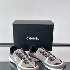 Chanel 🔥新款运动鞋|配色美到犯规了👍圈粉这双鞋子了,脚感真的很舒服很舒服😌真的很好看。这款经典设计 鞋面多种工艺 Chanel 🔥新款运动鞋|配色美到犯规了👍圈粉这双鞋子了,脚感真的很舒服很舒服😌真的很好看。这款经典设计 鞋面多种工艺