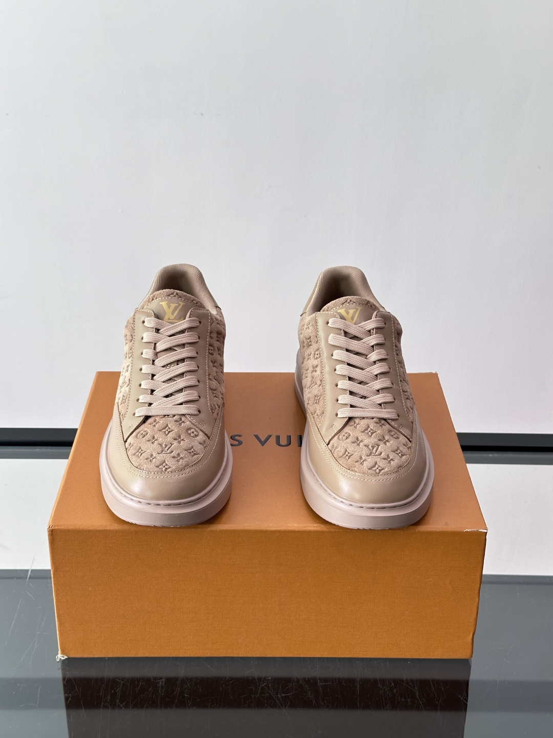 LV🌸BEVERLY HILLS 运动鞋本款 Beverly Hills 运动鞋为绒面牛皮革压印迷你 Monogram LV🌸BEVERLY HILLS 运动鞋本款 Beverly Hills 运动鞋为绒面牛皮革压印迷你 Monogram